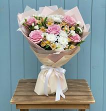 Букет цветов из:  Гвоздики, Орхидеи и Розы в Халино