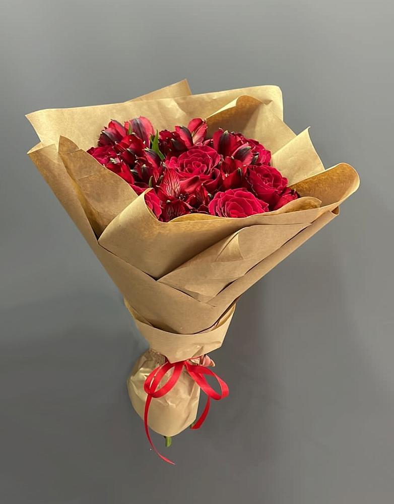 Букет цветов из: Альстромерии и Розы в Халино