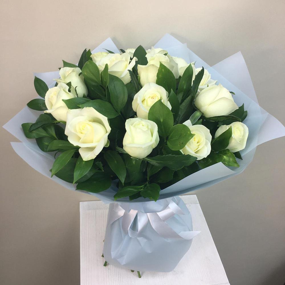 Букет 15 Белых роз Проуд в Халино