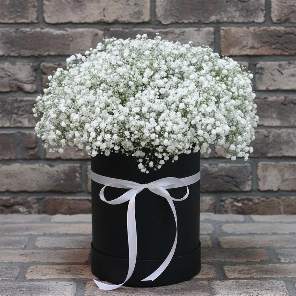 Цветочная композиция из Гипсофила в шляпной коробке в Халино