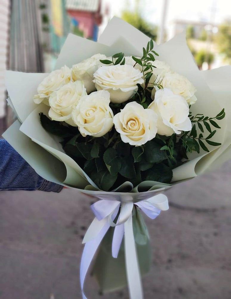 Букет Белые розы Проуд в Халино