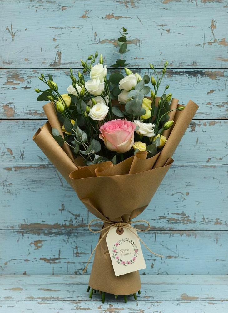 Букет цветов из: Розы и Лизиантусы в Халино