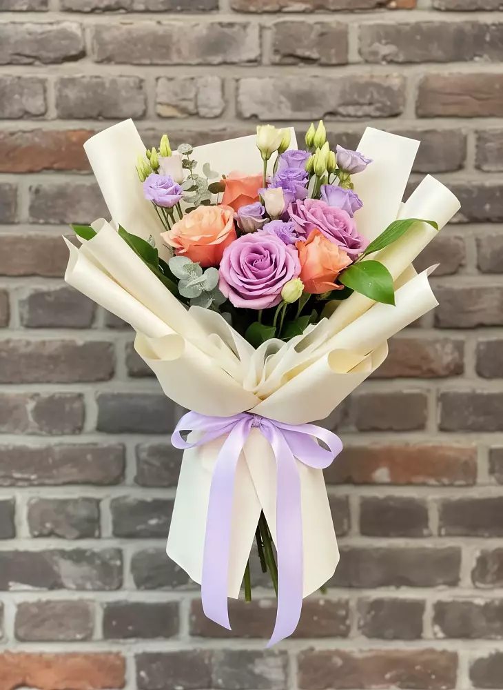 Букет цветов из: Лизиантусы и Розы в Халино