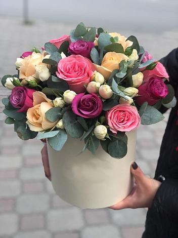 Цветочная композиция из Розы в шляпной коробке в Халино