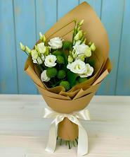 Букет цветов из:  Хризантемы и Лизиантусы в Халино