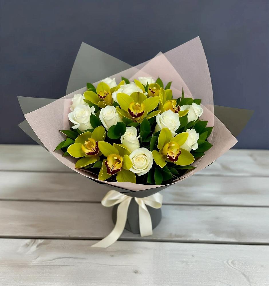 Букет цветов из: Орхидеи и Розы в Халино