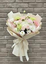 Букет цветов из:  Гвоздики, Розы, Лизиантусы и Хризантемы в Халино