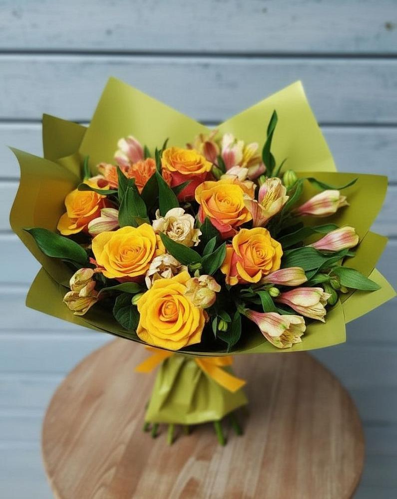 Букет цветов из: Альстромерии и Розы в Халино