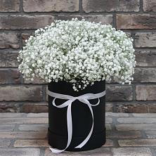 Цветочная композиция из Гипсофила в шляпной коробке в Халино