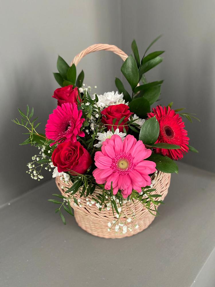 Цветочная композиция из Розы, Хризантемы и Герберы в корзине в Халино