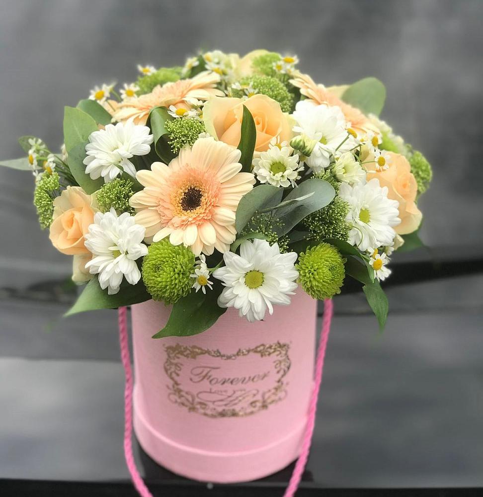 Цветочная композиция из Розы, Герберы и Хризантемы в шляпной коробке в Халино