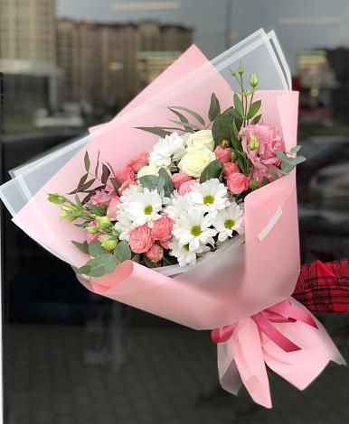 Букет цветов из: Розы, Лизиантусы и Хризантемы в Халино