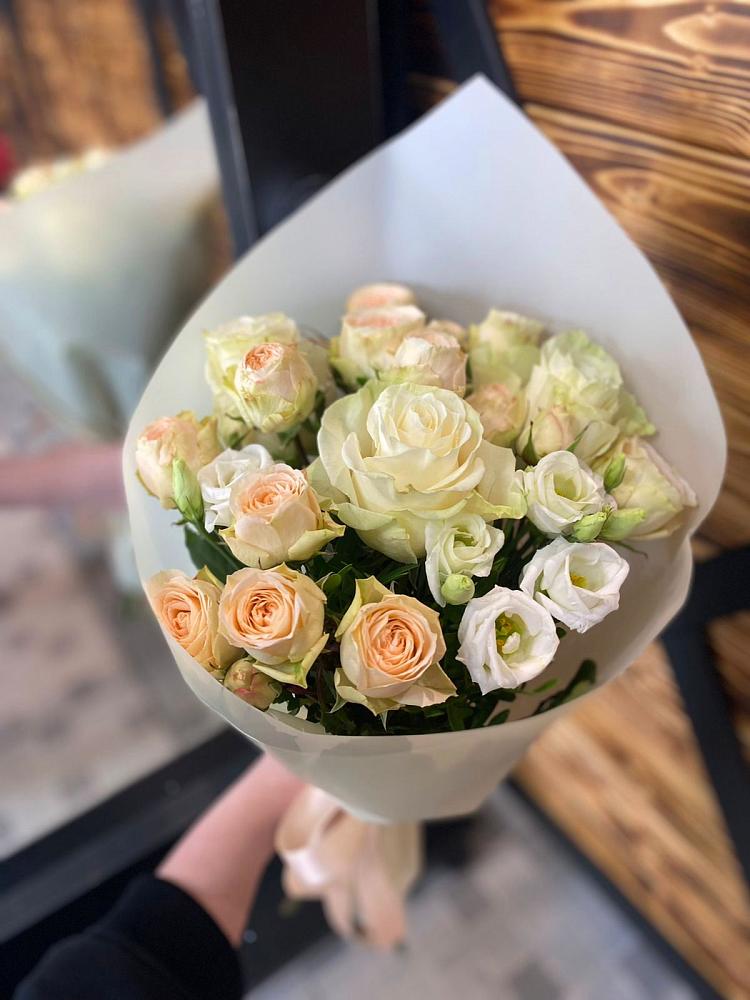 Букет цветов из: Розы и Лизиантусы в Халино